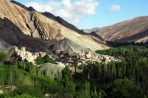 Yadak Village, Quchan district