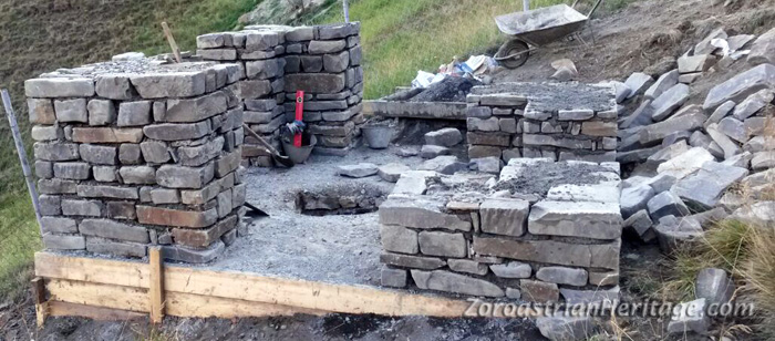 The Atashgah walls or rather the arch supporting columns begin to take shape