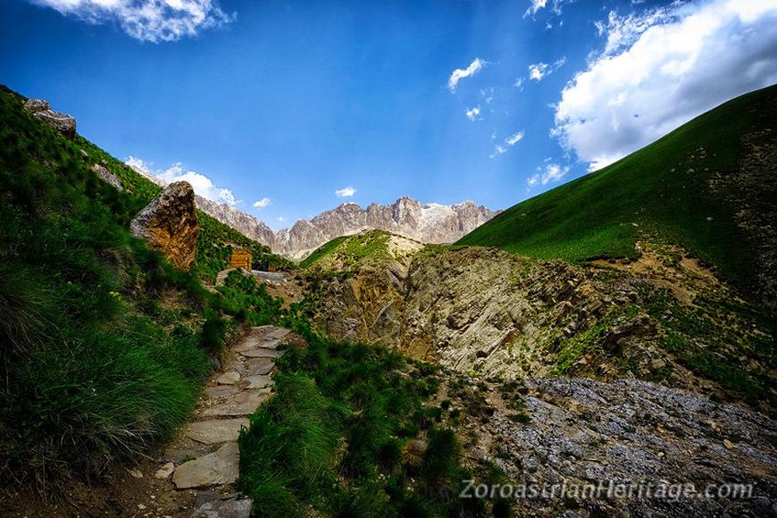 Path from the Atashgah to a waterfall with Qizil Gaya in the background